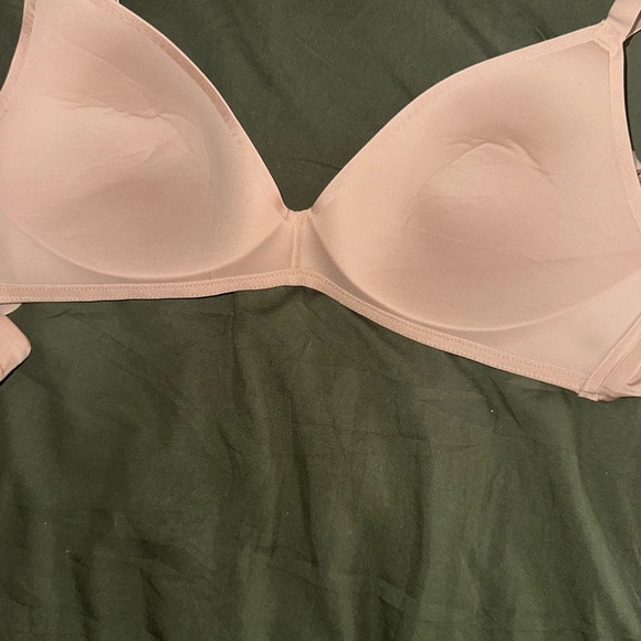 SKIMS Wireless Nude Bra - Picture 2 of 5